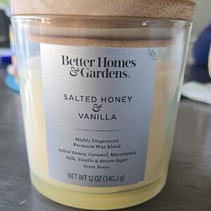 NWT Better Homes And Gardens Salted Honey & Vanilla Candle